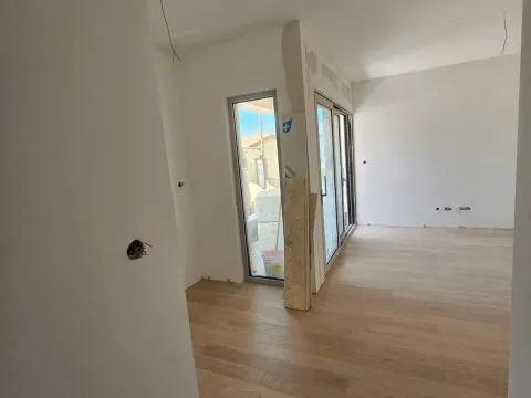 Prodaja, dvosoban stan, 52m², Dobrota, Kotor - image 12