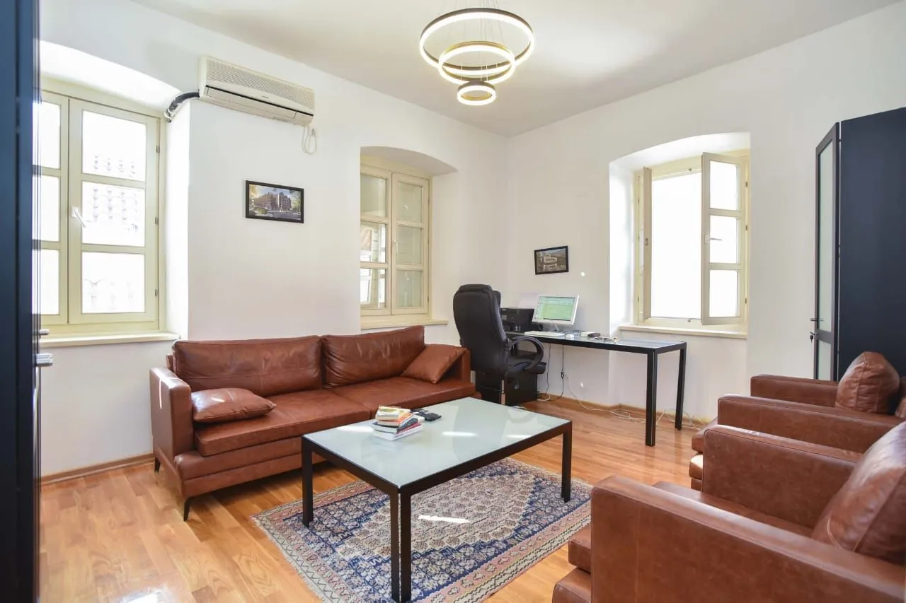 Prodaja, trosoban stan, 86m², Stari Grad, Budva