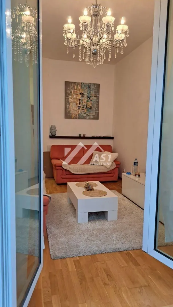 Izdavanje, dvosoban stan, 50m², Bulevar Oslobodjenja, Novi Sad Sve Podlokacije