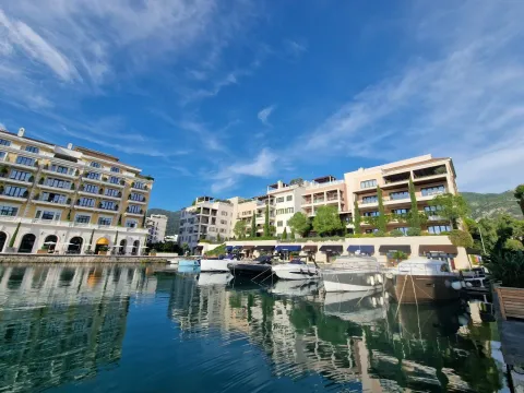 Sale, two bedroom apartment, 152m², Tivat, Crna Gora - image 33