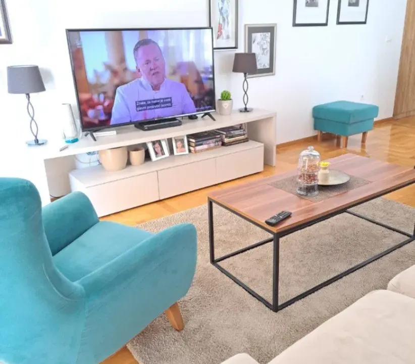 Prodaja, trosoban stan, 90m², Centar, Budva