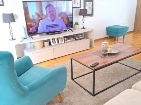 Prodaja, trosoban stan, 90m², Centar, Budva