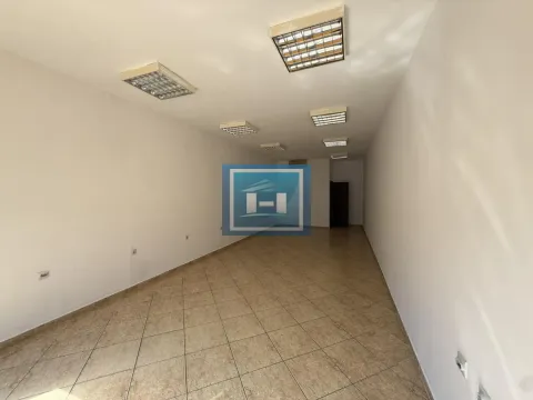Izdavanje, poslovni prostor, 48m², Centar, Jagodina - image 1