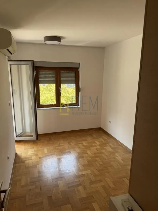 Prodaja, jednosoban stan, 49m², Tološka šuma, Podgorica