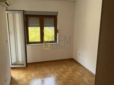 Prodaja, jednosoban stan, 49m², Tološka šuma, Podgorica - image 2