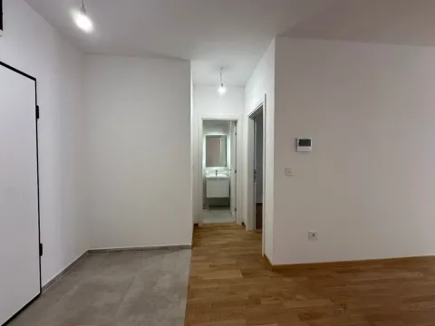 Izdavanje, jednosoban stan, 45m², Stari Aerodrom, Podgorica - image 6