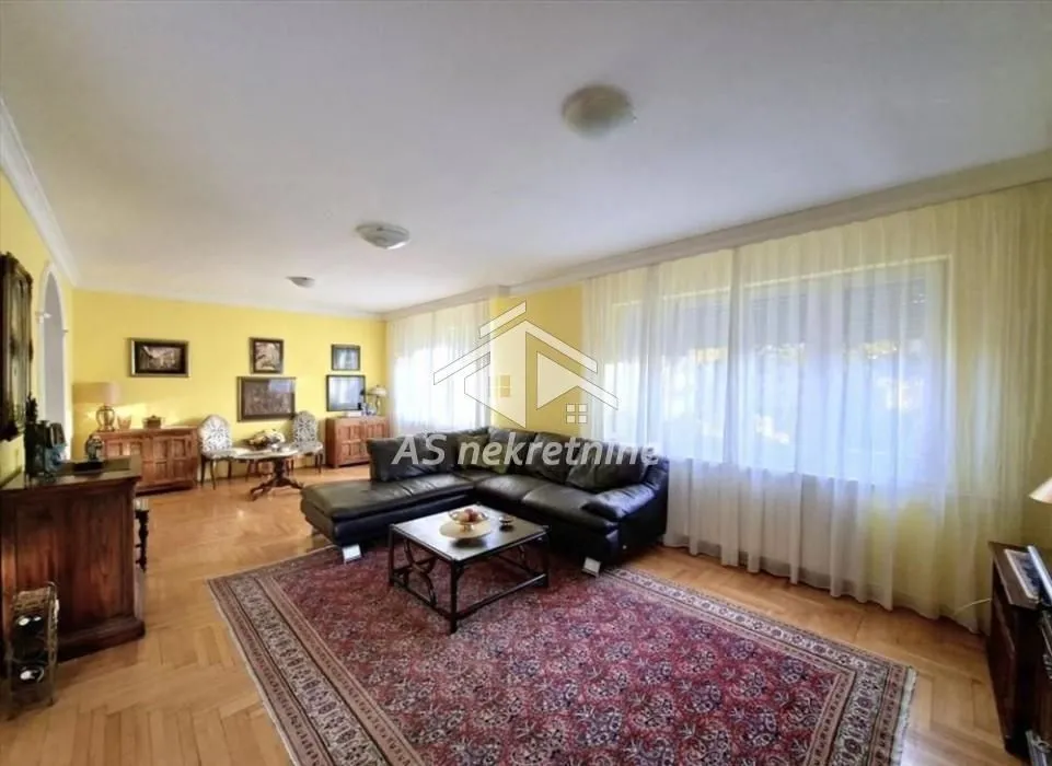 Prodaja, četvorosoban stan, 140m², Savski Venac, Beograd