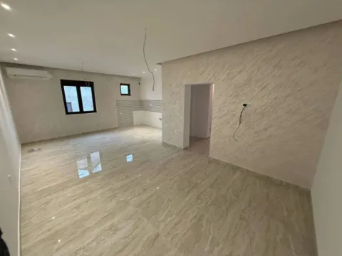 Prodaja, trosoban stan, 78m², Tivat, Crna Gora