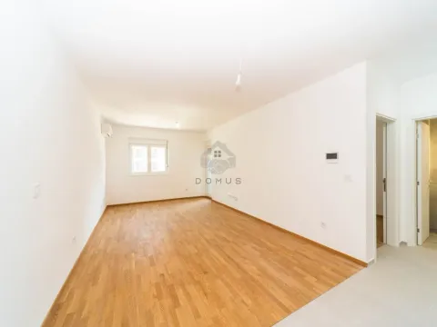 Prodaja, jednosoban stan, 48m², Stari Aerodrom, Podgorica - image 2