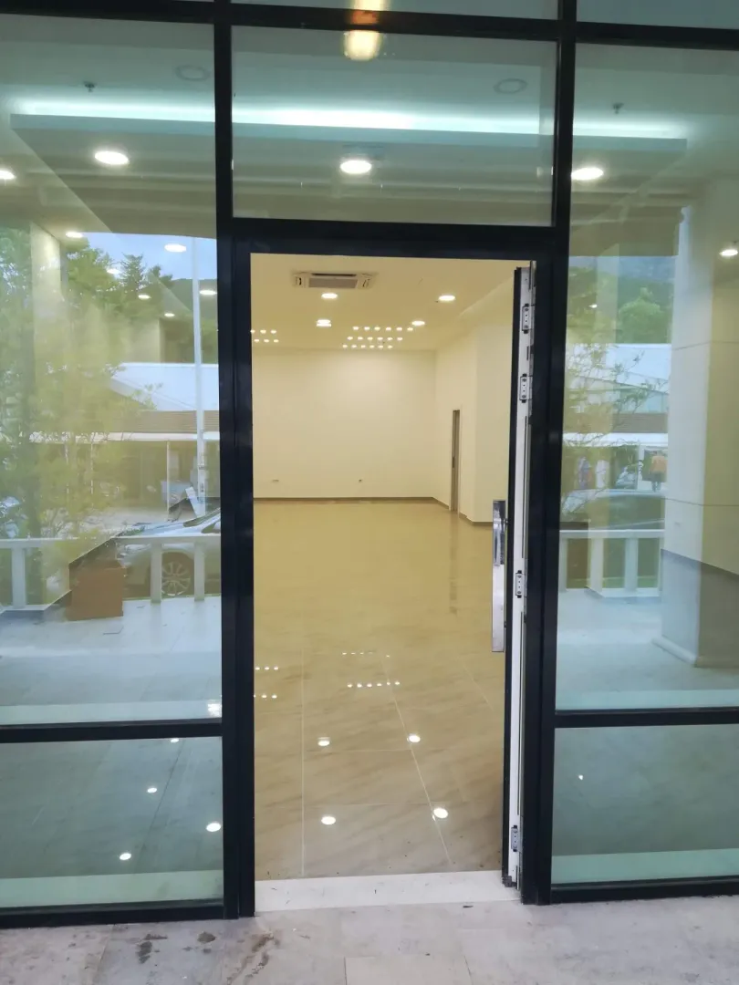 Rent, office space, 147m², Tre Canne, Budva