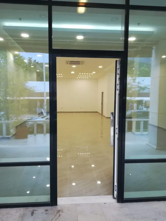 Rent, office space, 147m², Tre Canne, Budva
