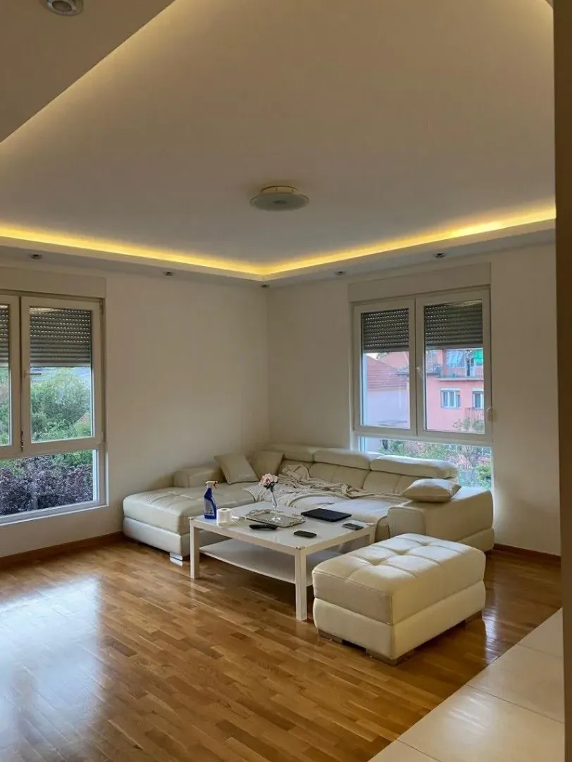 Prodaja, trosoban stan, 85m², Zemun Save Kovačevića, Zemun Sve Podlokacije