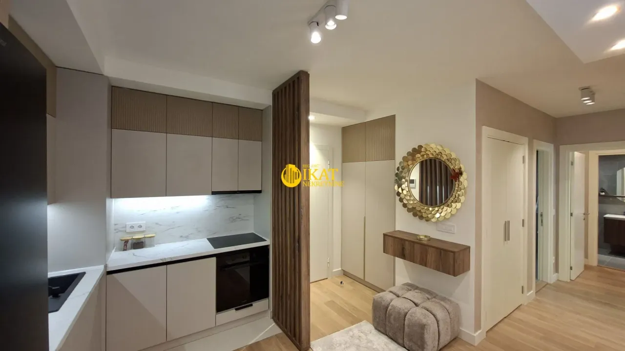 Izdavanje, trosoban stan, 74m², Savski Venac, Beograd