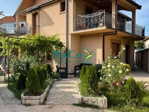 Sale, house, 165m², Cetinje, Crna Gora - image 1