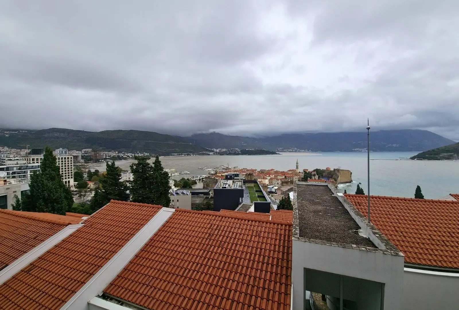 Izdavanje, jednosoban stan, 50m², Budva, Crna Gora