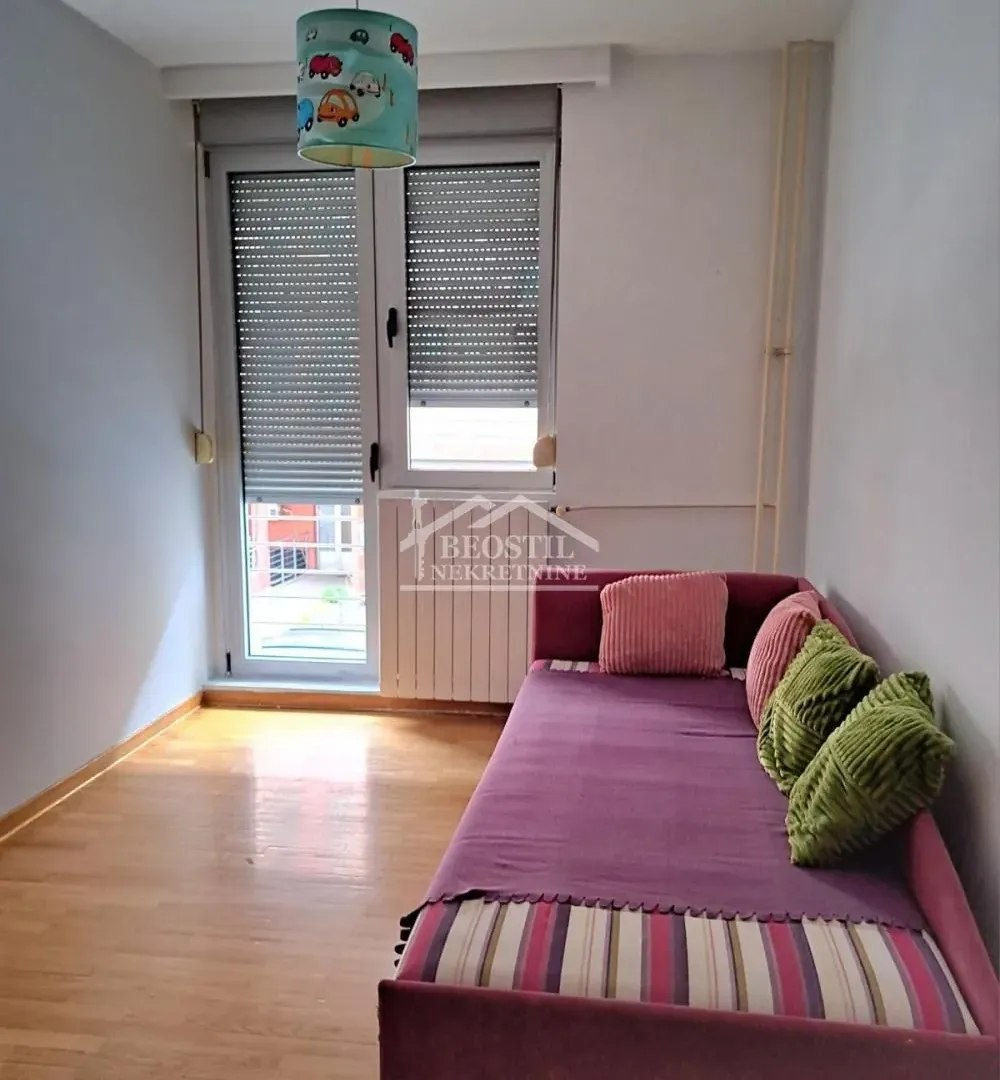Rent, three bedroom apartment, 81m², Crveni Krst, Beograd