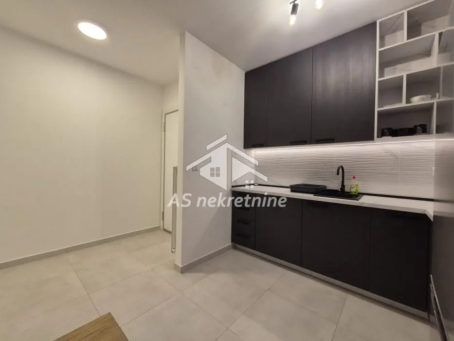 Izdavanje, trosoban stan, 95m², Trošarina, Voždovac Sve Podlokacije