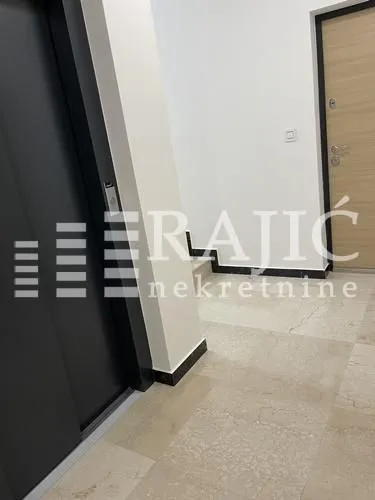 Rent, office space, 50m², Čubura, Beograd