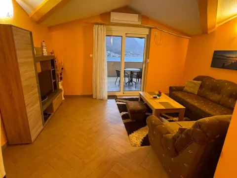 Izdavanje, jednosoban stan, 45m², Dobrota, Kotor - image 2