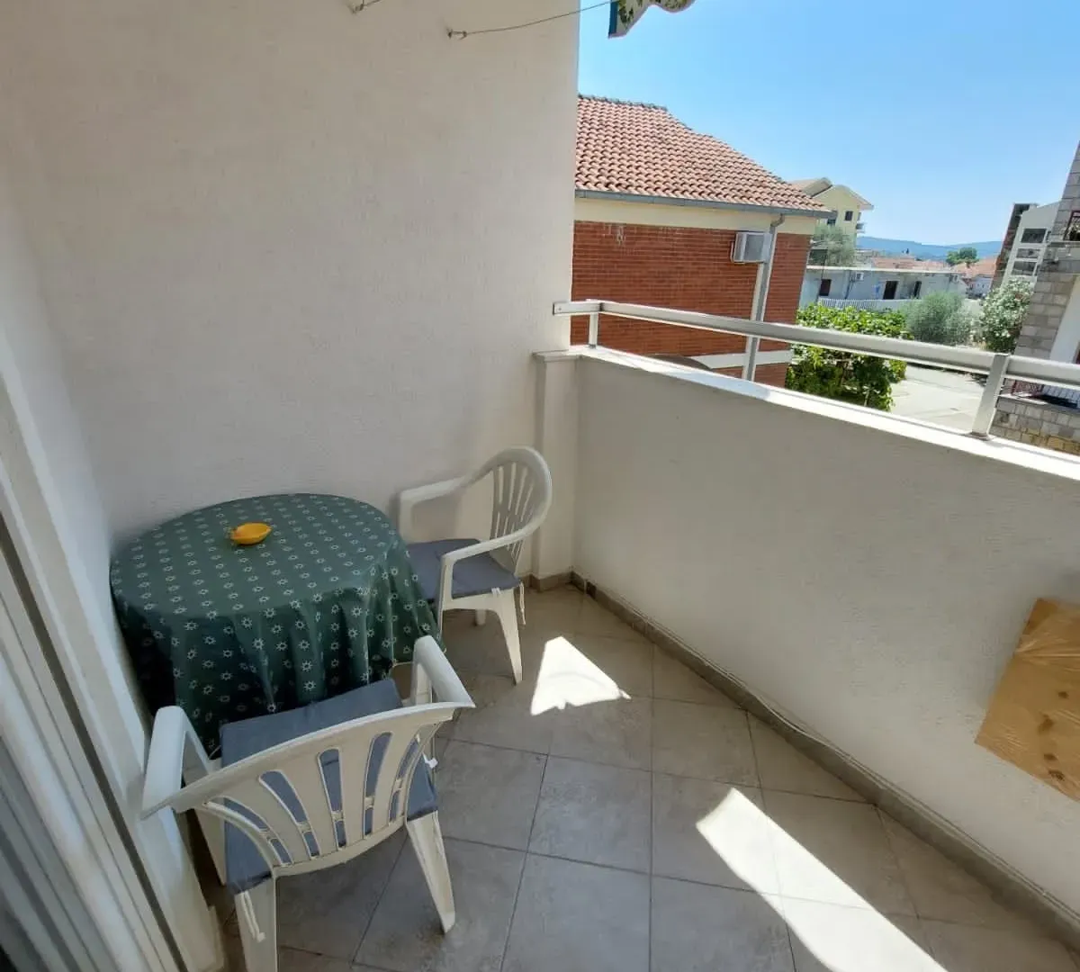 Izdavanje, dvosoban stan, 52m², Kalimanj, Tivat