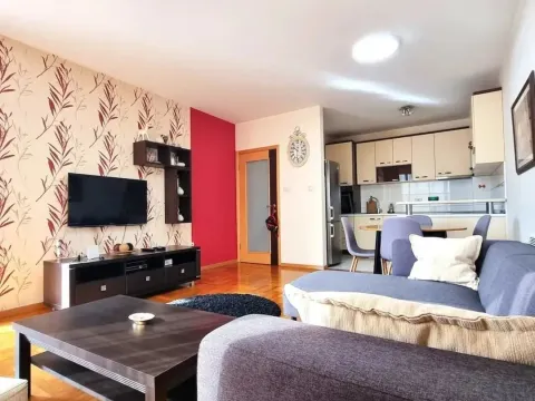 Rent, three bedroom apartment, 82m², Pobrežje, Podgorica - image 4