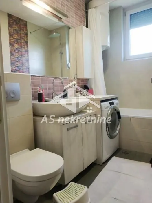 Izdavanje, četvorosoban stan, 80m², Profesorska Kolonija, Palilula Sve Podlokacije