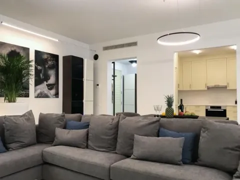 Prodaja, jednosoban stan, 146m², Centar, Tivat - image 4