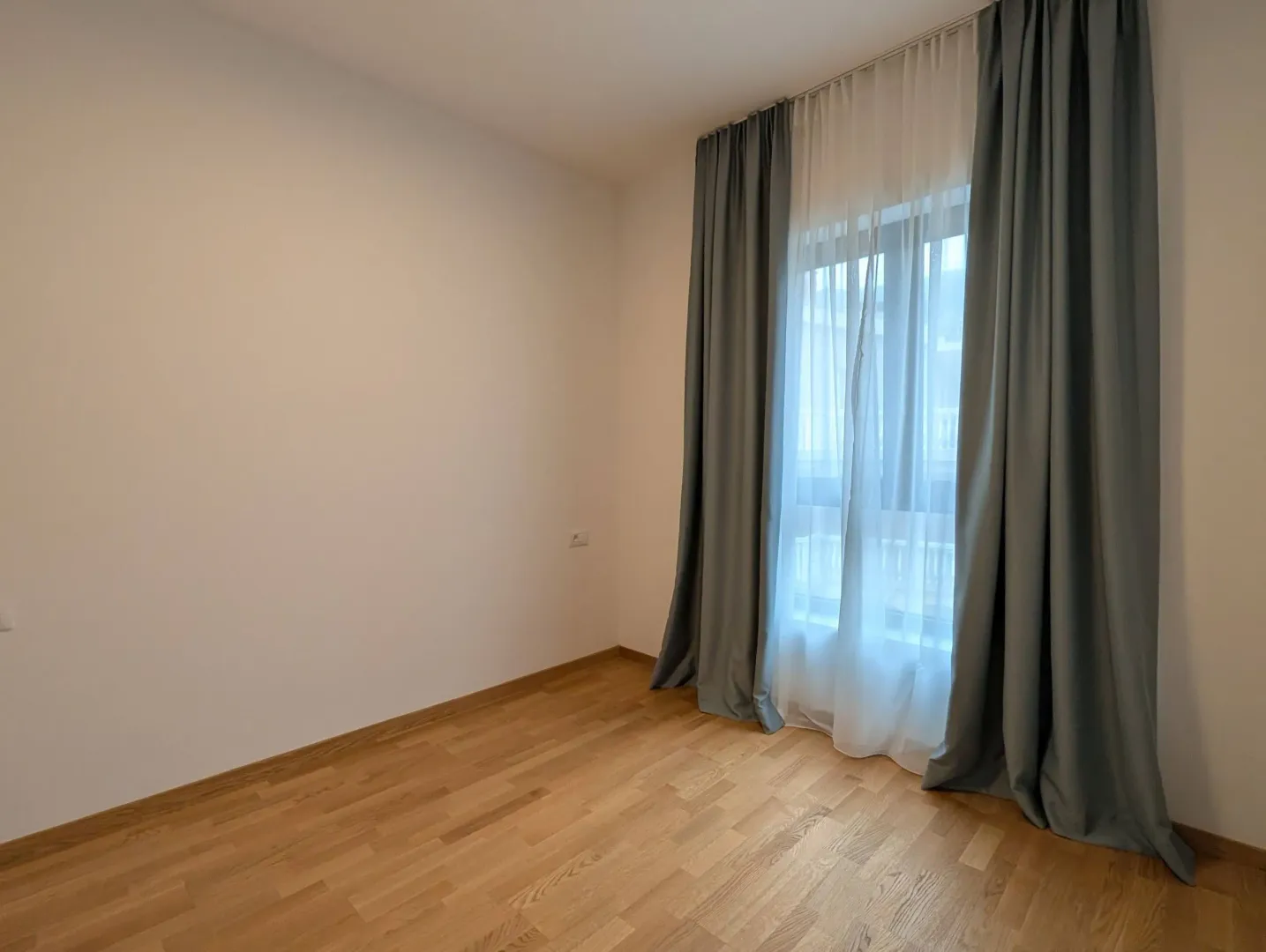 Izdavanje, trosoban stan, 58m², Bečići, Budva