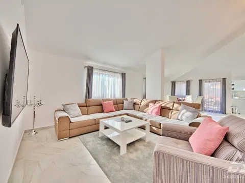 Rent, three bedroom apartment, 115m², Župci, Bar - image 3