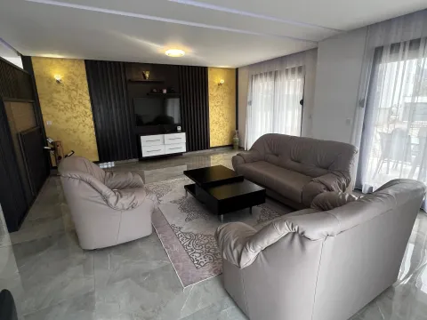 Rent, house, 220m², Polje, Bar - image 6