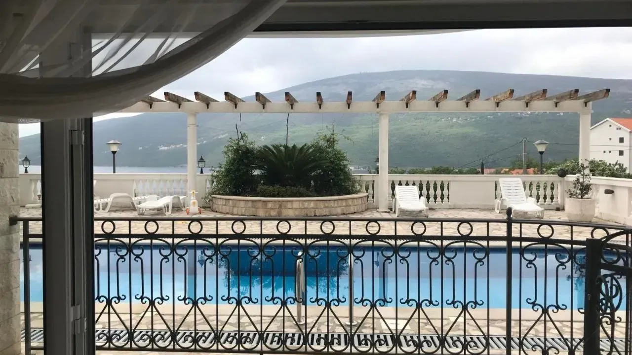 Rent, one bedroom apartment, 38m², Đenovići, Herceg Novi