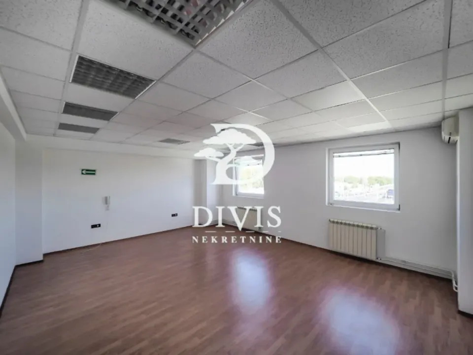 Izdavanje, poslovni prostor, 216m², Zemun Gornji Grad, Zemun Sve Podlokacije