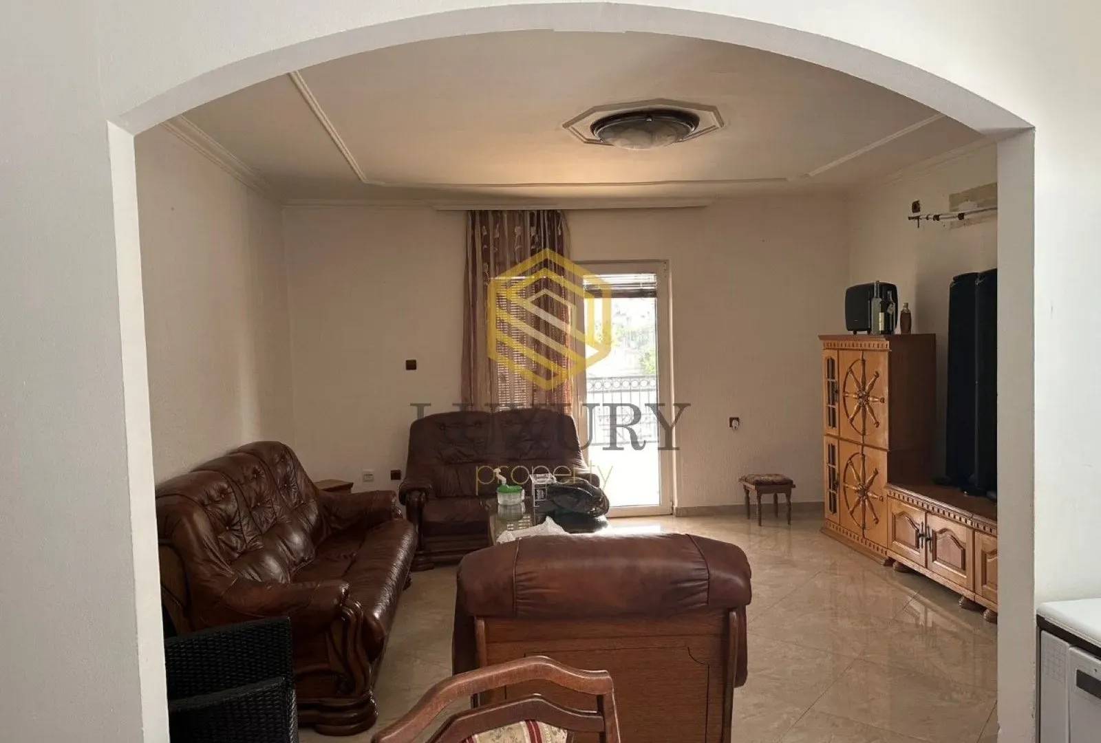 Izdavanje, četvorosoban stan, 156m², Stari Aerodrom, Podgorica