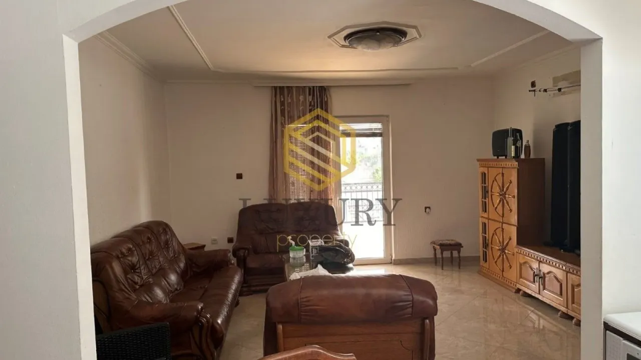 Izdavanje, četvorosoban stan, 156m², Stari Aerodrom, Podgorica