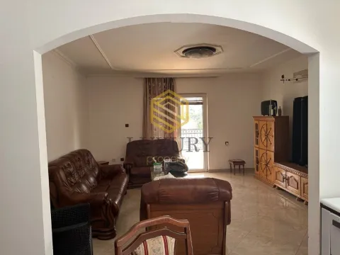 Izdavanje, četvorosoban stan, 156m², Stari Aerodrom, Podgorica - image 1