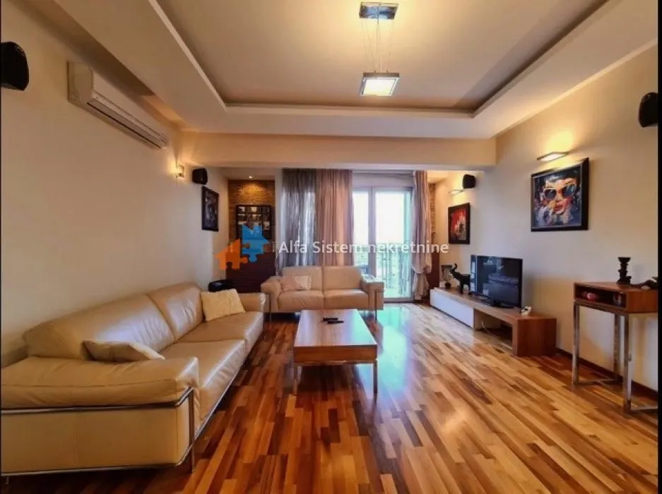 Izdavanje, trosoban stan, 130m², Stari Grad, Beograd
