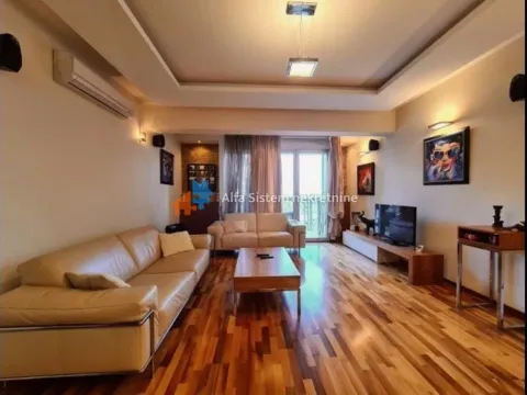 Izdavanje, trosoban stan, 130m², Stari Grad, Beograd