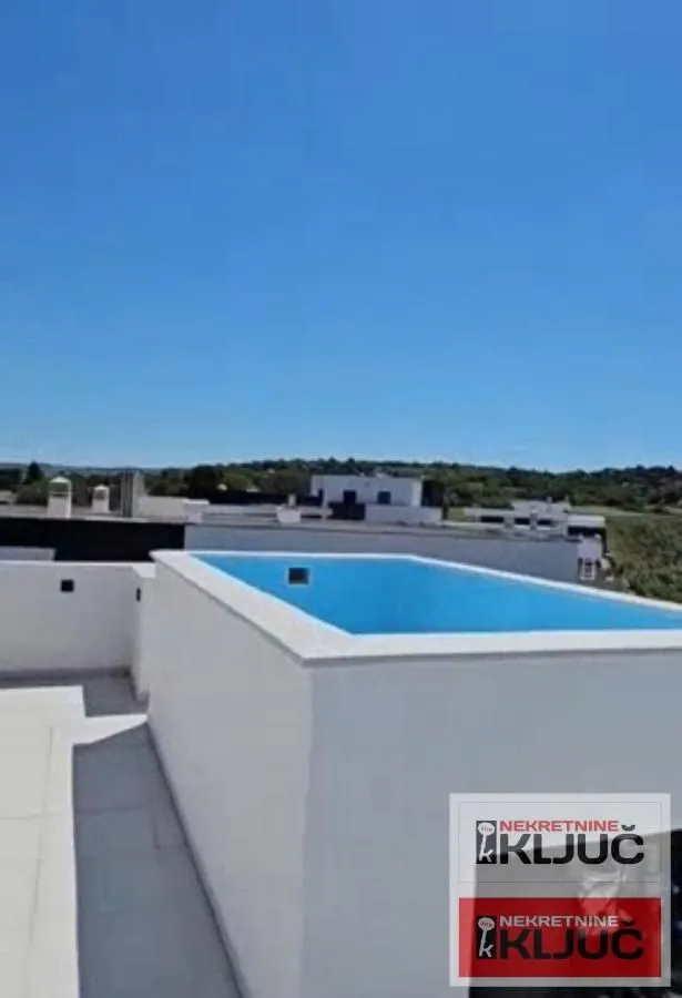 Prodaja, četvorosoban stan, 200m², Sremska Kamenica, Petrovaradin