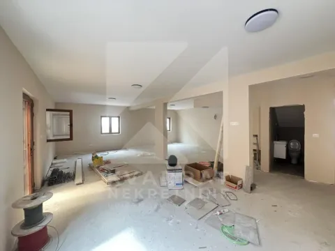 Izdavanje, poslovni prostor, 90m², Stara Varoš, Podgorica - image 7