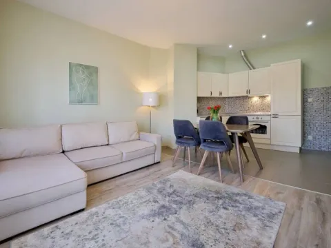 Rent, one bedroom apartment, 60m², Bečići, Budva