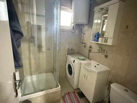 Izdavanje, trosoban stan, 70m², Centar, Bar - image 3