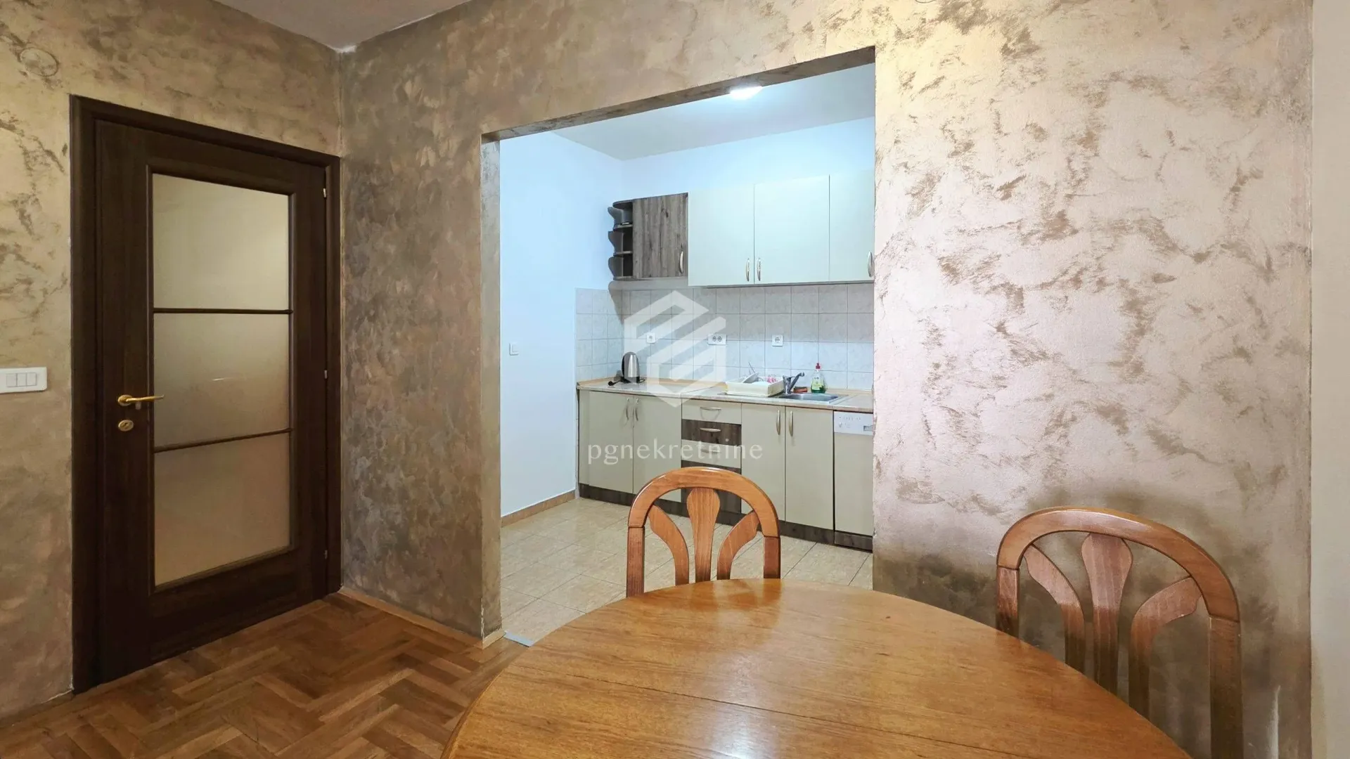Izdavanje, dvosoban stan, 80m², City Kvart, Podgorica