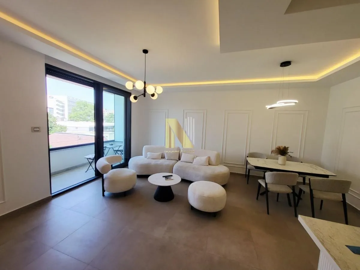 Izdavanje, trosoban stan, 73m², Centar, Novi Sad