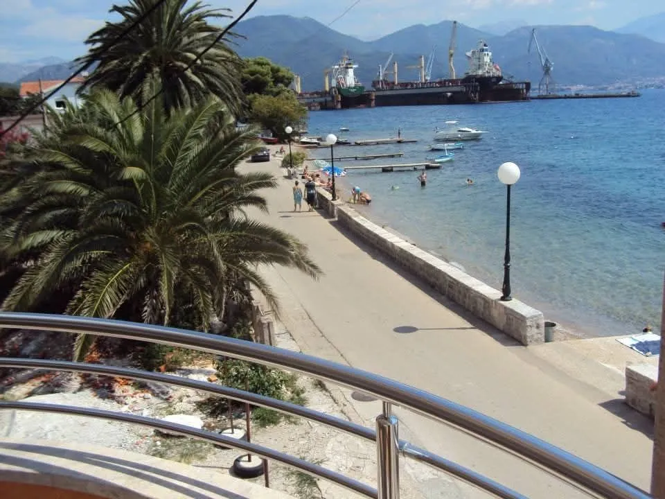 Izdavanje, jednosoban stan, 61m², Bijela, Herceg Novi