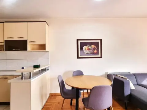 Izdavanje, trosoban stan, 84m², Pobrežje, Podgorica - image 3