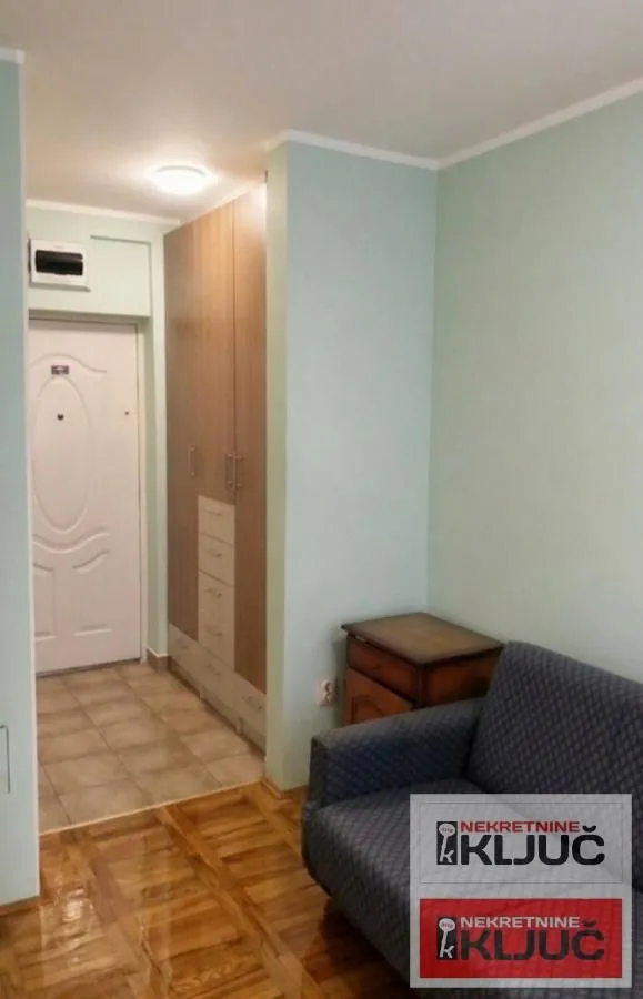Izdavanje, garsonjera, 26m², Grbavica, Novi Sad Sve Podlokacije
