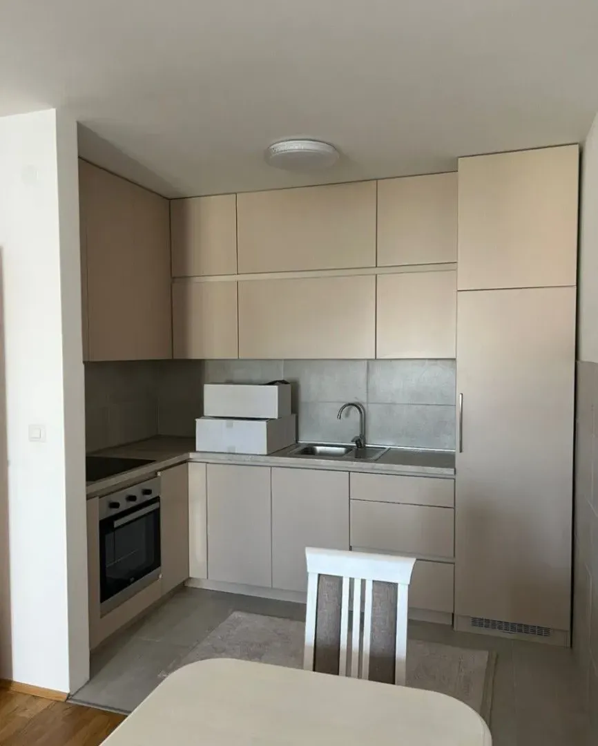 Izdavanje, jednosoban stan, 48m², Stari Aerodrom, Podgorica