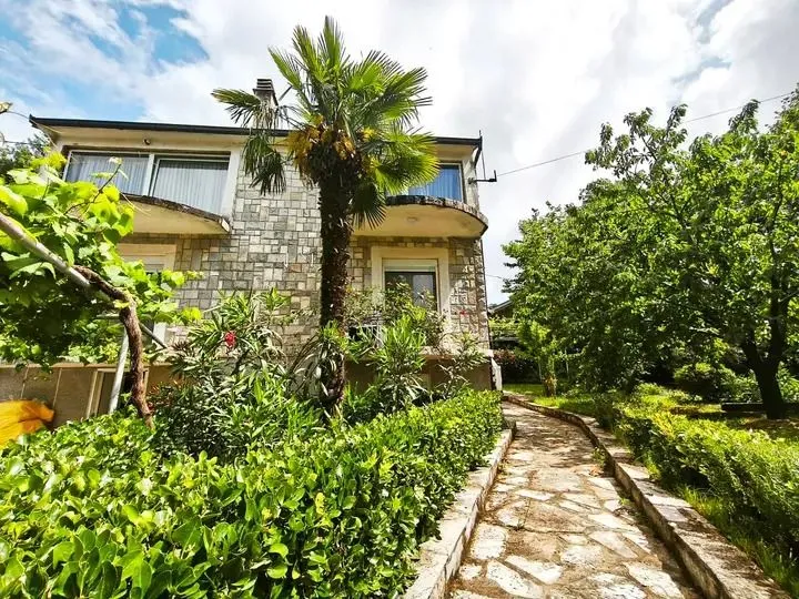 Prodaja, kuća, 350m², Vranići, Podgorica