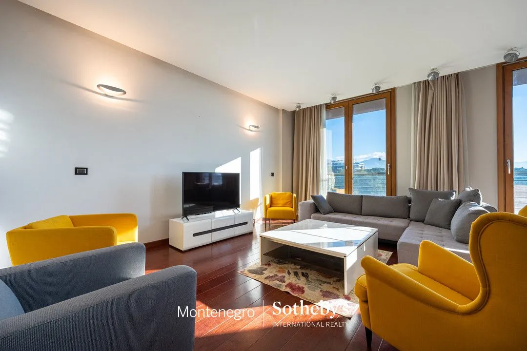 Izdavanje, trosoban stan, 204m², Kod Capital Plaze, Podgorica