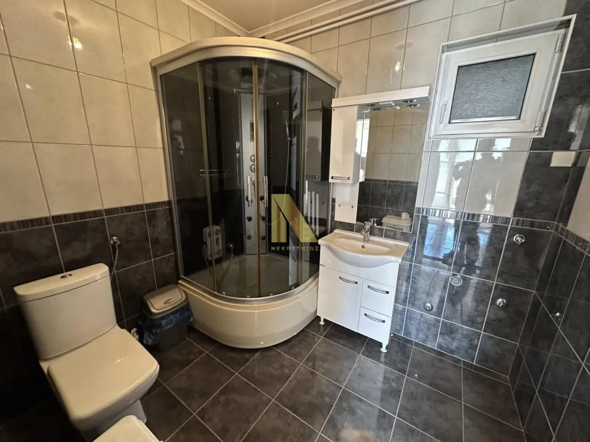 Prodaja, kuća, 175m², Centar, Zrenjanin